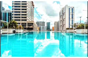 690 Sw 1st Ct Phi06, Miami