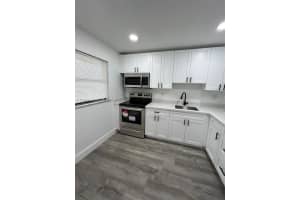 8875 Fontainebleau Blvd 201, Miami