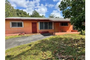 285 Ne 165th St, Miami
