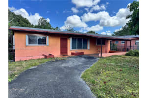 285 NE 165th St, Miami, FL 33162, - MLS#A12009658
