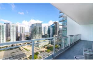 92 Sw 3rd St 3211, Miami
