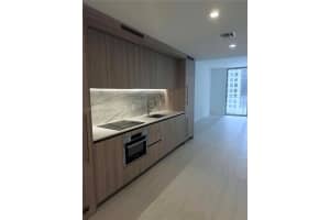 77 Se 5th St 1811, Miami
