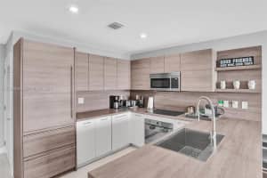 400 Sunny Isles Blvd APT 2021, Sunny Isles Beach, FL 33160, - MLS#A12009935