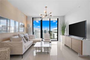 2960 Ne 207th St 1003, Aventura