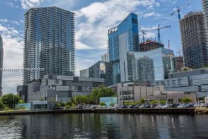 68 Se 6th St 3210, Miami