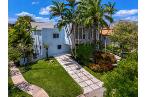 690 Warren Ln, Key Biscayne