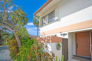 4250 Sw 70th Ter ., Davie