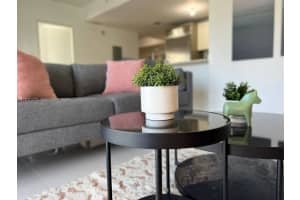 1300 Brickell Bay Dr 3400, Miami