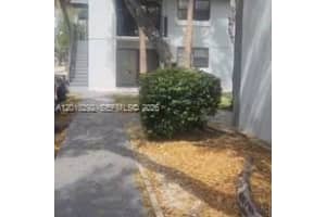 7220 Nw 179th St 111, Hialeah