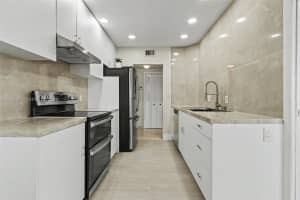 3800 Hillcrest Dr 1211, Hollywood