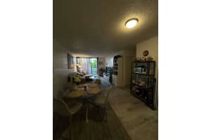 8261 Nw 8th St 423, Miami
