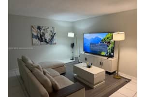 2420 Diana Dr 302, Hallandale Beach