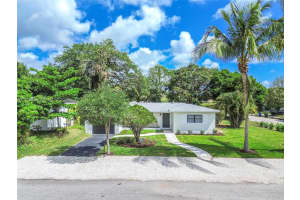 981 Ne 152nd St, Miami