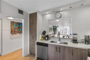 2850 Somerset Dr 410l, Lauderdale Lakes