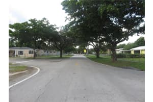 8277 Nw 191st Ln, Hialeah