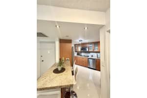 999 Brickell Bay Dr 1905, Miami