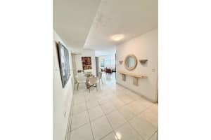 905 Brickell Bay Dr 1824, Miami
