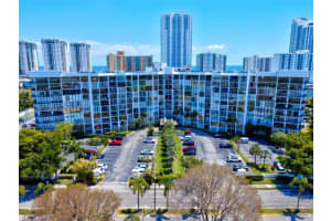 1000 Parkview Dr 104, Hallandale Beach