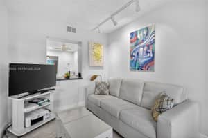 1000 Parkview Dr APT 104, Hallandale Beach, FL 33009, - MLS#A12010993