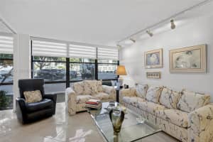 1000 Parkview Dr APT 104, Hallandale Beach, FL 33009, - MLS#A12010993