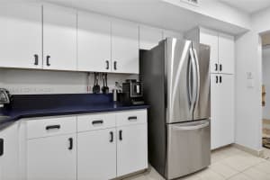 1000 Parkview Dr APT 104, Hallandale Beach, FL 33009, - MLS#A12010993