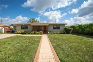 8415 Sw 44th St, Miami