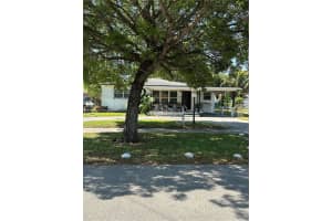 1360 Nw 88th St, Miami