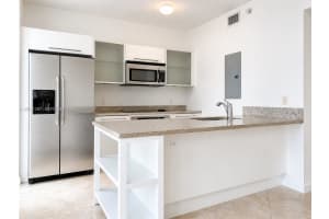 185 Sw 7th St 3800, Miami