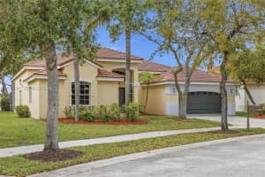 727 Lake Blvd, Weston, FL 33326, - MLS#A12011294