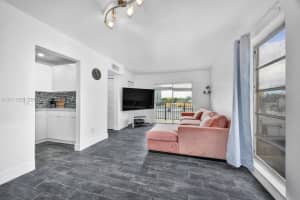 1051 SW 1st St APT 401, Miami, FL 33130, - MLS#A12011295