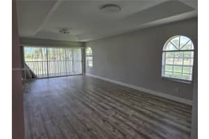 575 Augusta Boulevard 8, Naples