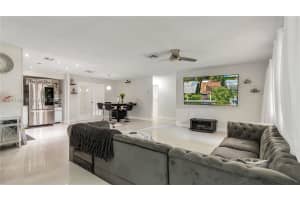 9511 NW 8th St, Pembroke Pines, FL 33024, - MLS#A12011495