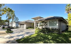 3767 Oak Ridge Cir 3767, Weston