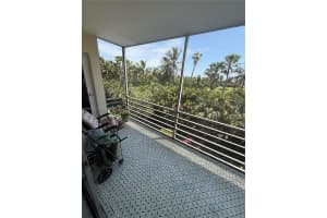 700 NE 14th Ave APT 409, Hallandale Beach, FL 33009, - MLS#A12011689