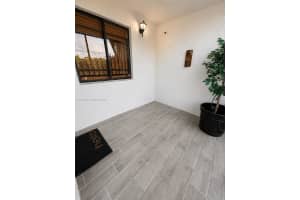 286 Racquet Club Rd 204, Weston