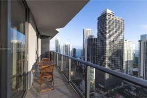 55 Sw 9th St 3404, Miami