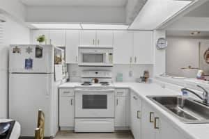 800 Sw 137th Ave 411g, Pembroke Pines