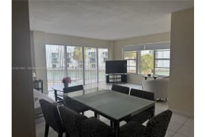 11111 Biscayne Blvd 2h, Miami