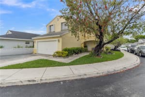 375 W Riverbend Dr, Sunrise, FL 33326, - MLS#A12011974