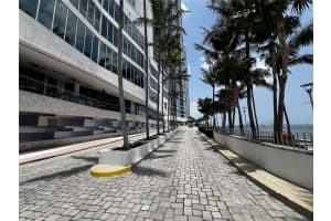 335 S Biscayne Blvd 2900, Miami