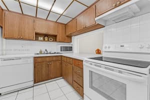 330 SE 2nd St APT 103G, Hallandale Beach, FL 33009, - MLS#A12012154