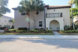 2977 St John Dr 2977, Cooper City
