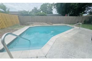 8310 Nw 48 Street, Lauderhill