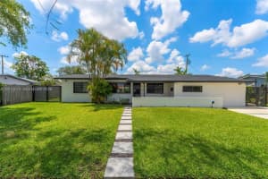 9250 Sw 44th St, Miami