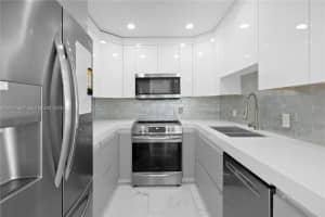 3675 N Country Club Dr 2008, Aventura