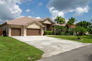 2910 Fairways Dr, Homestead, FL 33035, - MLS#A12012314