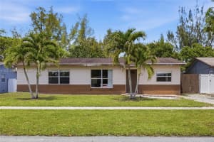 7811 Sw 9th St, North Lauderdale