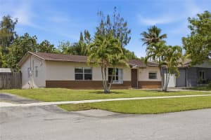 7811 SW 9th St, North Lauderdale, FL 33068, - MLS#A12012365