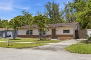 7811 SW 9th St, North Lauderdale, FL 33068, - MLS#A12012365