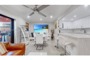 3859 SW 99th Ave APT 8, Miami, FL 33165, - MLS#A12012370